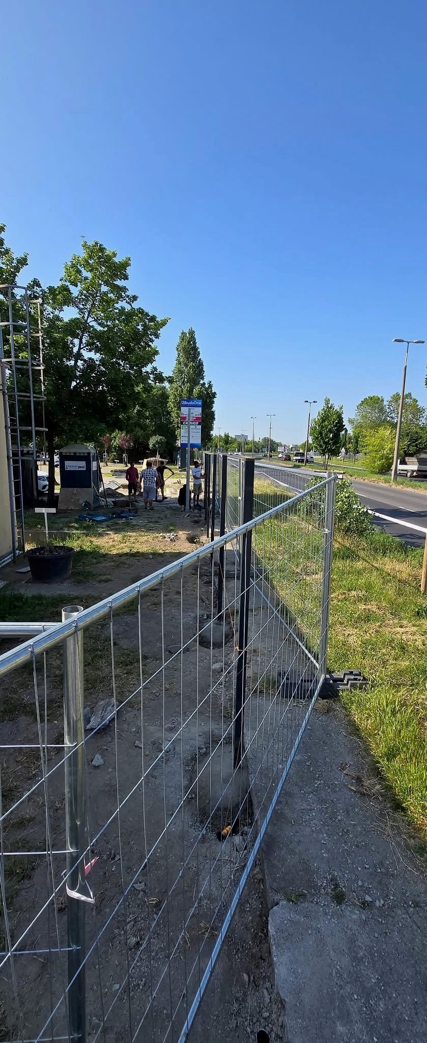 Ipari kerítés építés: biztonság, funkció és arculat egy rendszerben