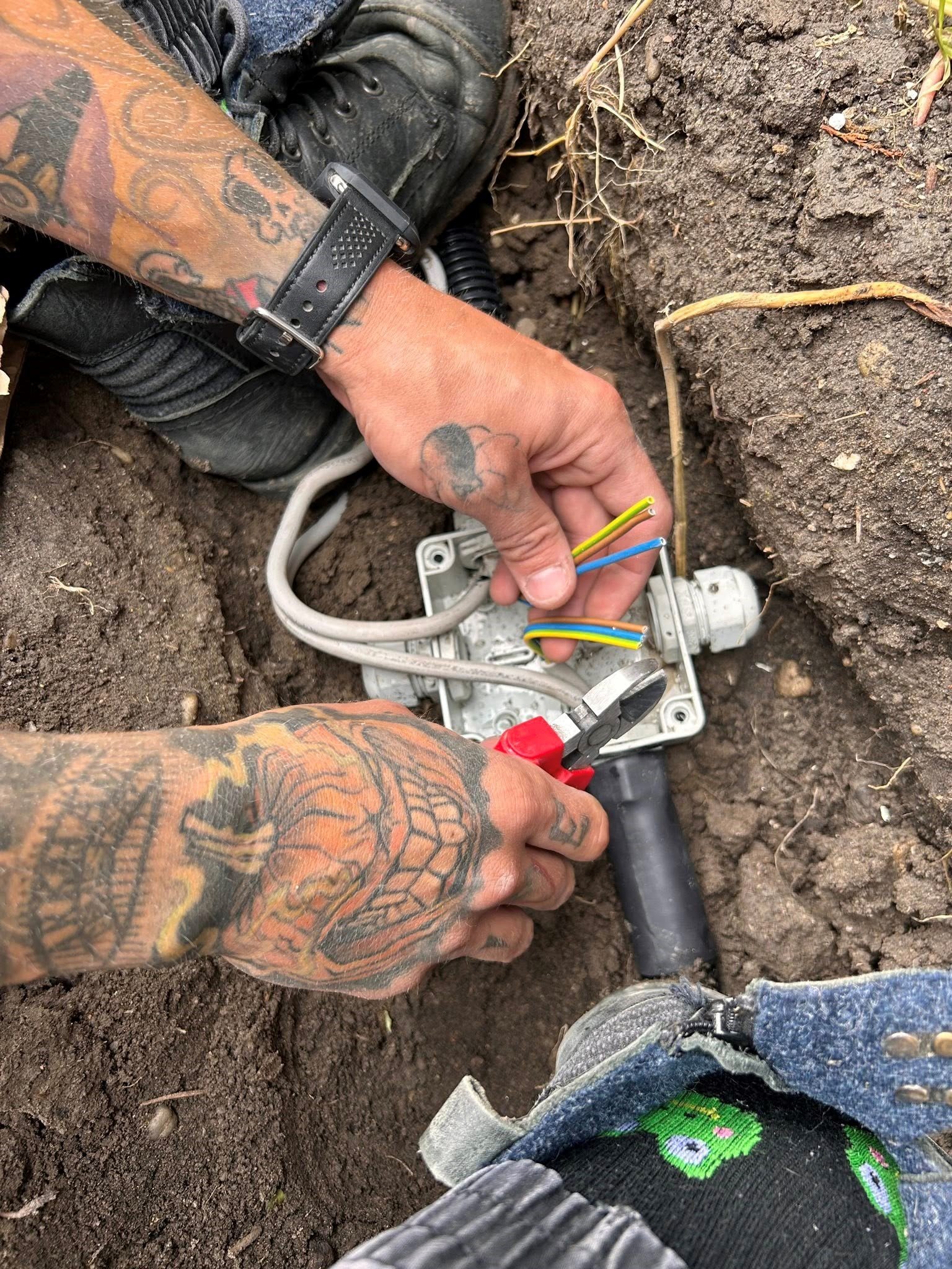 Kültéri villanyszerelés a kertben? Bízd ezt is a Rave Ace Gardenre!